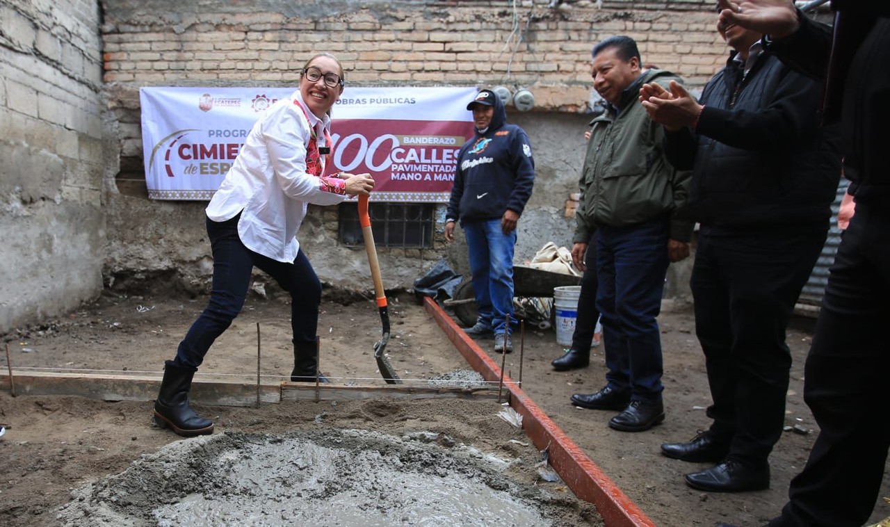 Arranca en Ecatepec el programa 'Cimientos de Esperanza' para pavimentar 100 calles. Foto: @RomeroZar