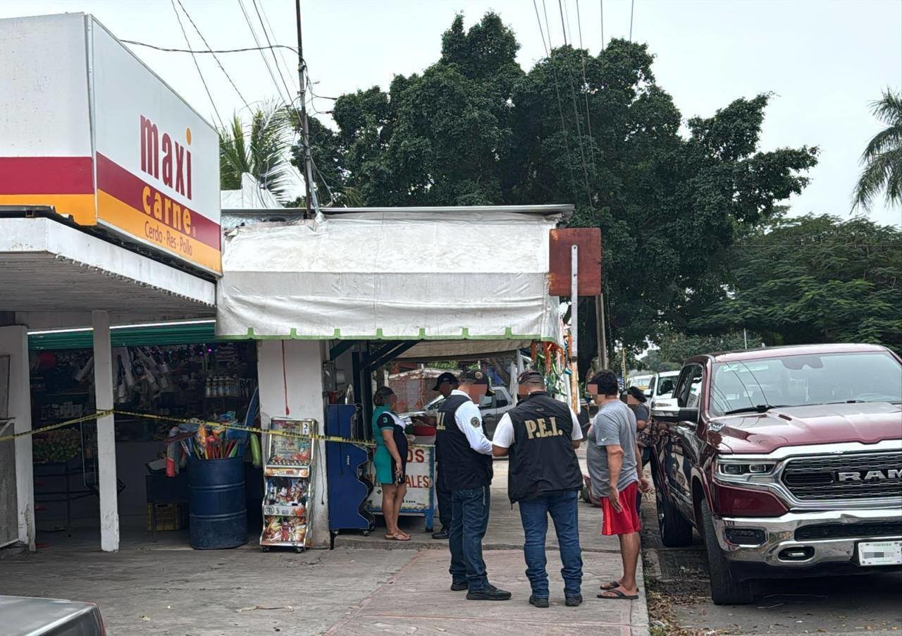 La mañana del 31 de diciembre fue reportado un violento robo en una frutería ubicada en la colonia Xoclán de Mérida.- Fuente Punto Rojo Yucatán