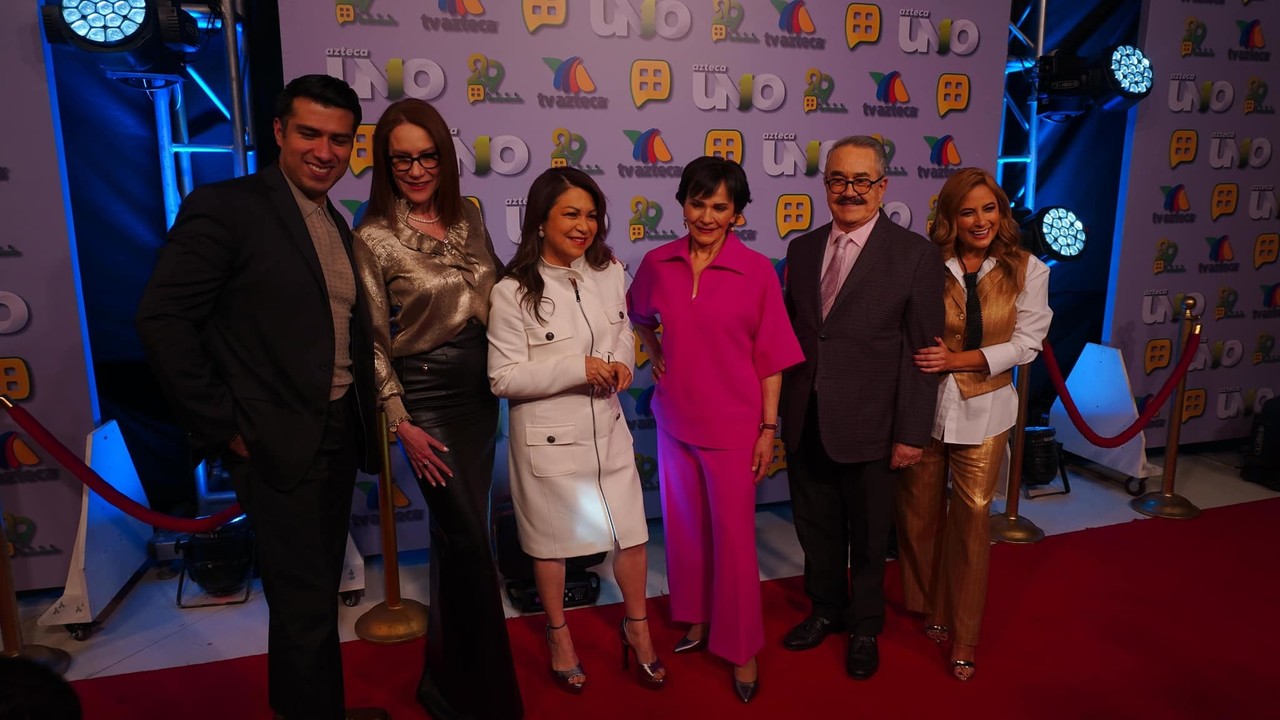 Ricky Manjarrez, Mónica Castañeda, Rosario Murrieta, Pati Chapoy, Pedro Sola y Linet Puente, los conductores de 'Ventaneando'. Foto: Omar Gómez