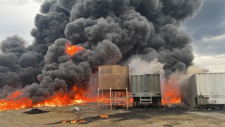 VIDEO | Se incendia fábrica recicladora de aceite en Salinas Victoria