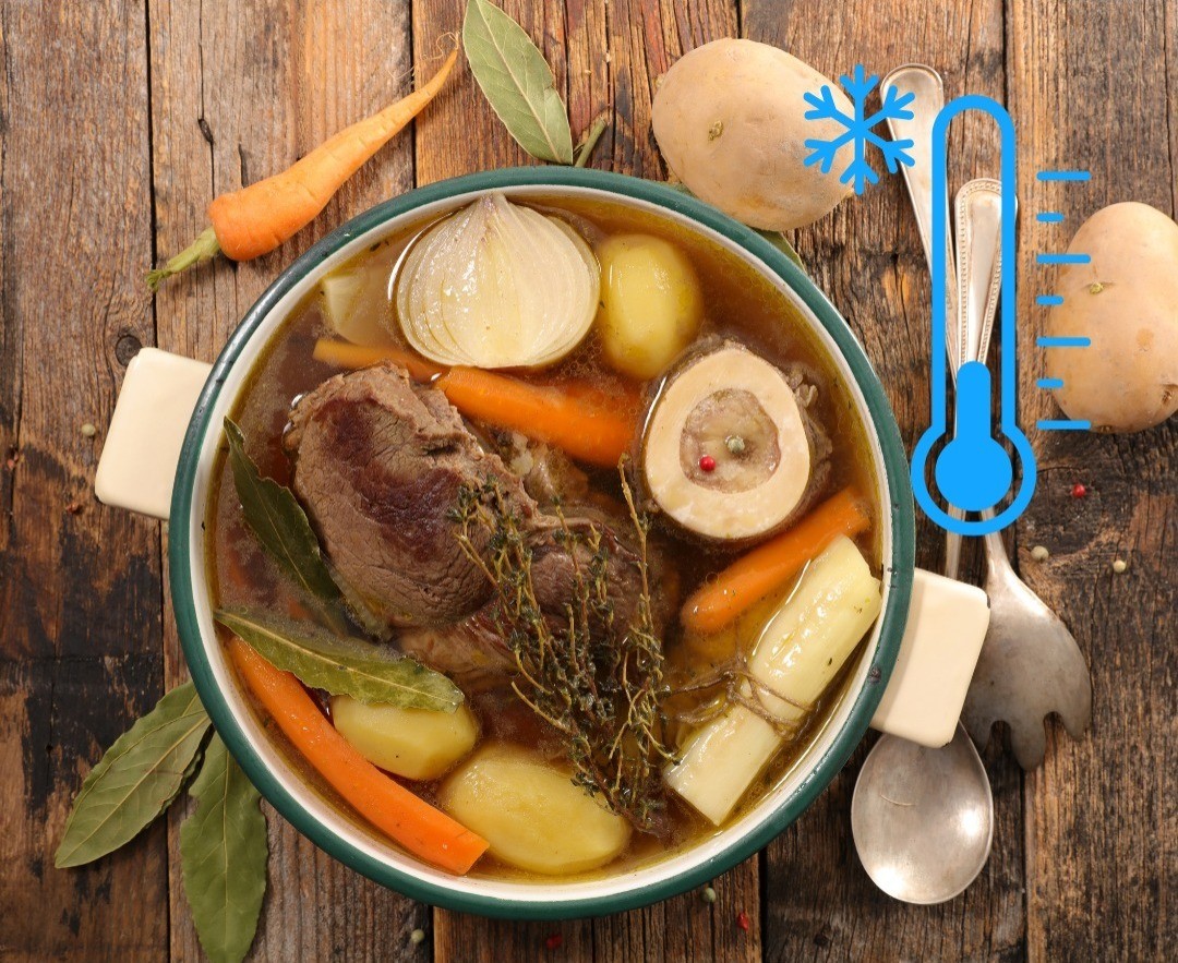 Plato de caldo de res que es más común cuando hace un frío extremo. Foto: Canva.