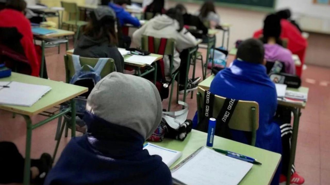 Estudiantes con frio. Foto: Redes Sociales