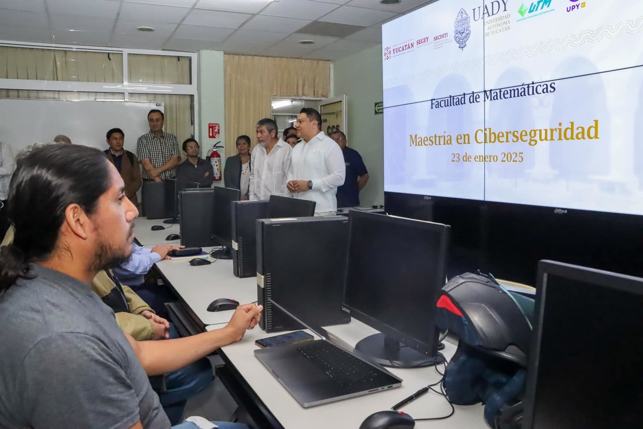 17 estudiantes forman parte de la primera generación de la Maestría en Ciberseguridad impartida por la UADY.- Fuente UADY