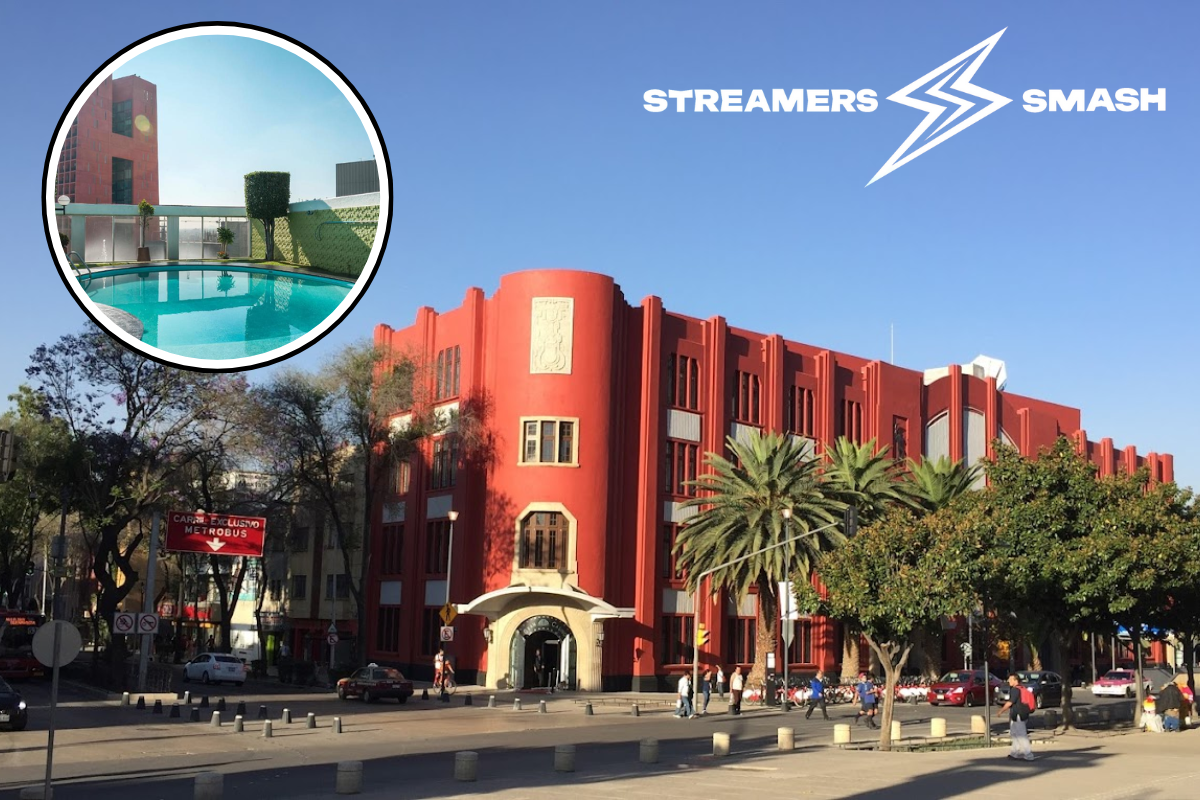 De fondo el Frontón México, logo del Streamers Smash y hotel. Foto: Frontón México/@streamerssmash/Booking