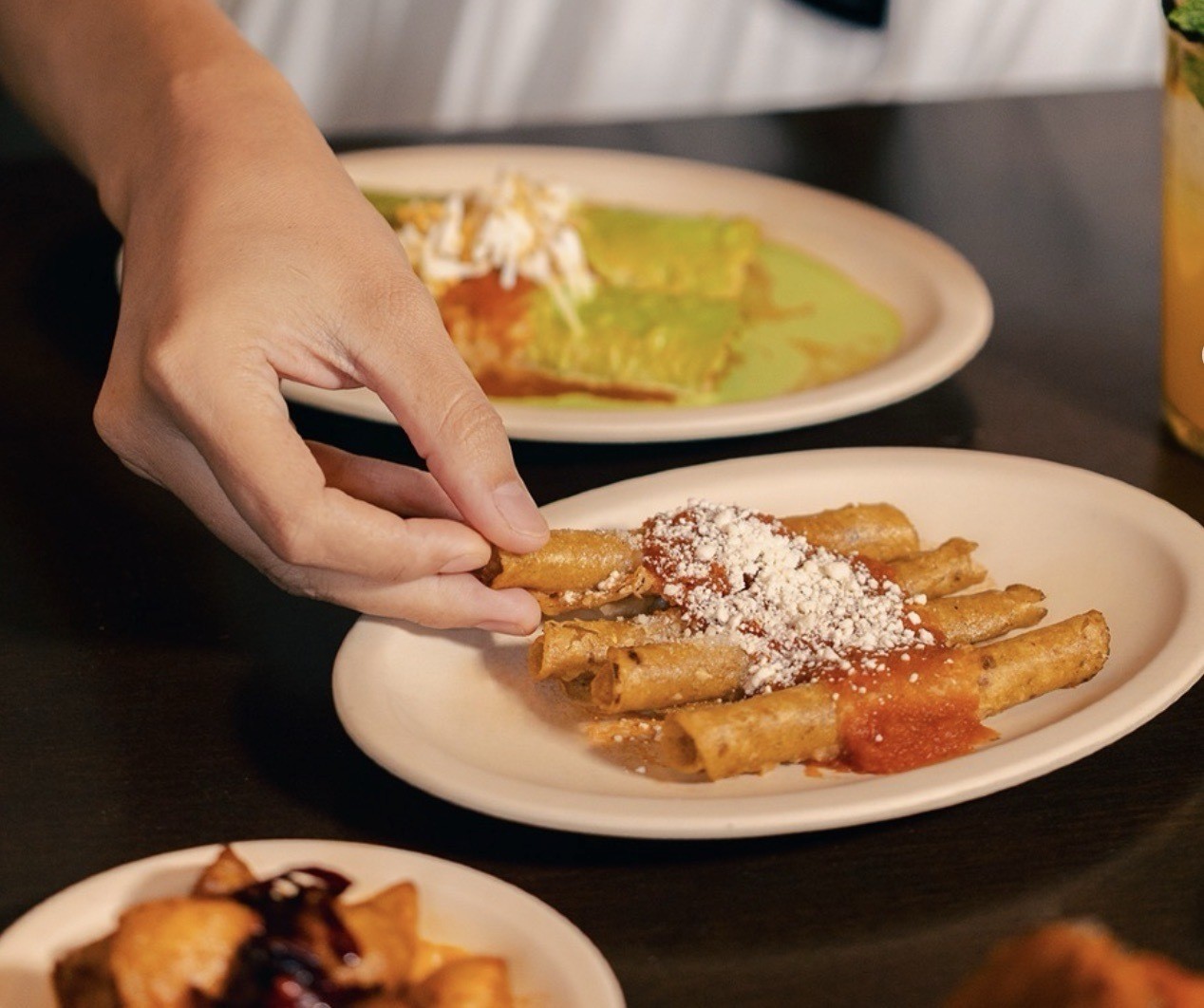 Los restaurantes tipo botanero son muy populares en Mérida y son una opción para disfrutar de la gastronomía yucateca.- Fuente @elluceromx