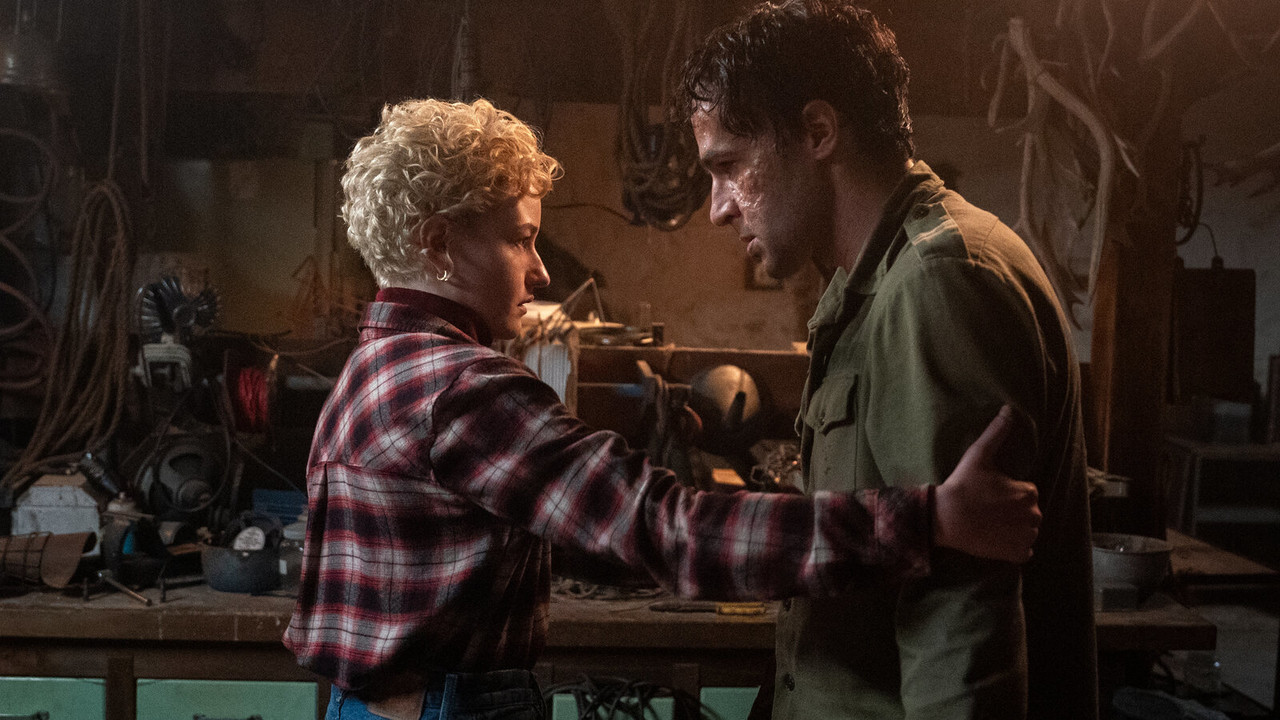 Christopher Abbott y Julia Garner protagonizan “Hombre Lobo”. Foto: Universal Pictures / Blumhouse