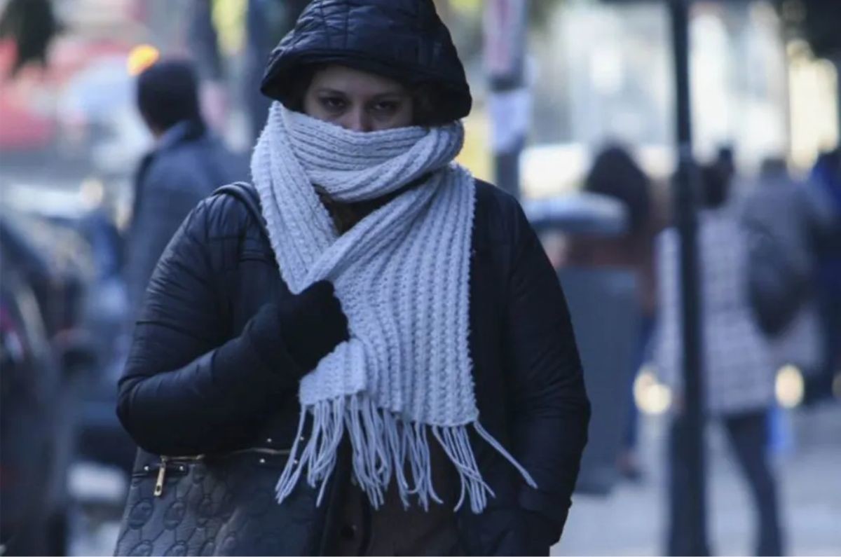 Persona con frio. Foto: Freepik