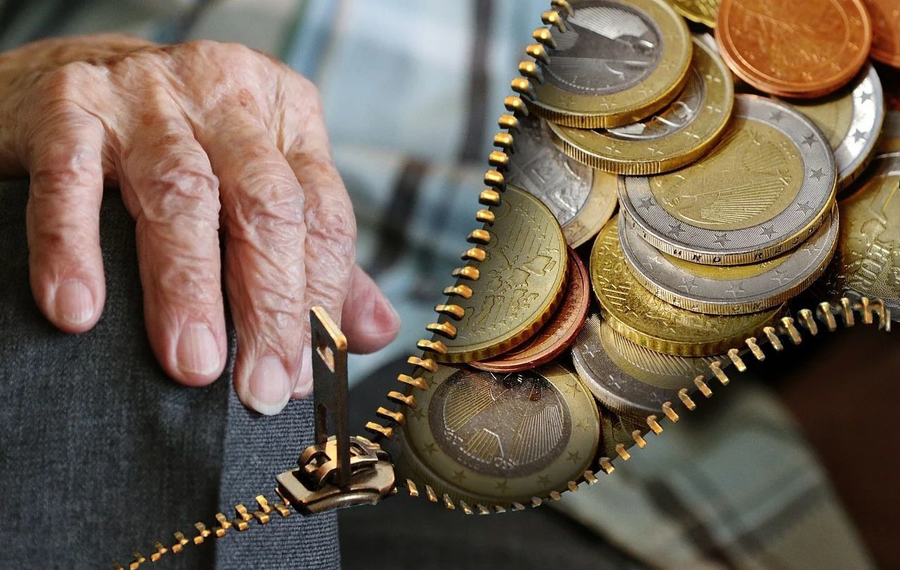 Las pensiones principalmente van a los sectores de adultos mayores de la tercera edad. Foto: Pixabay.