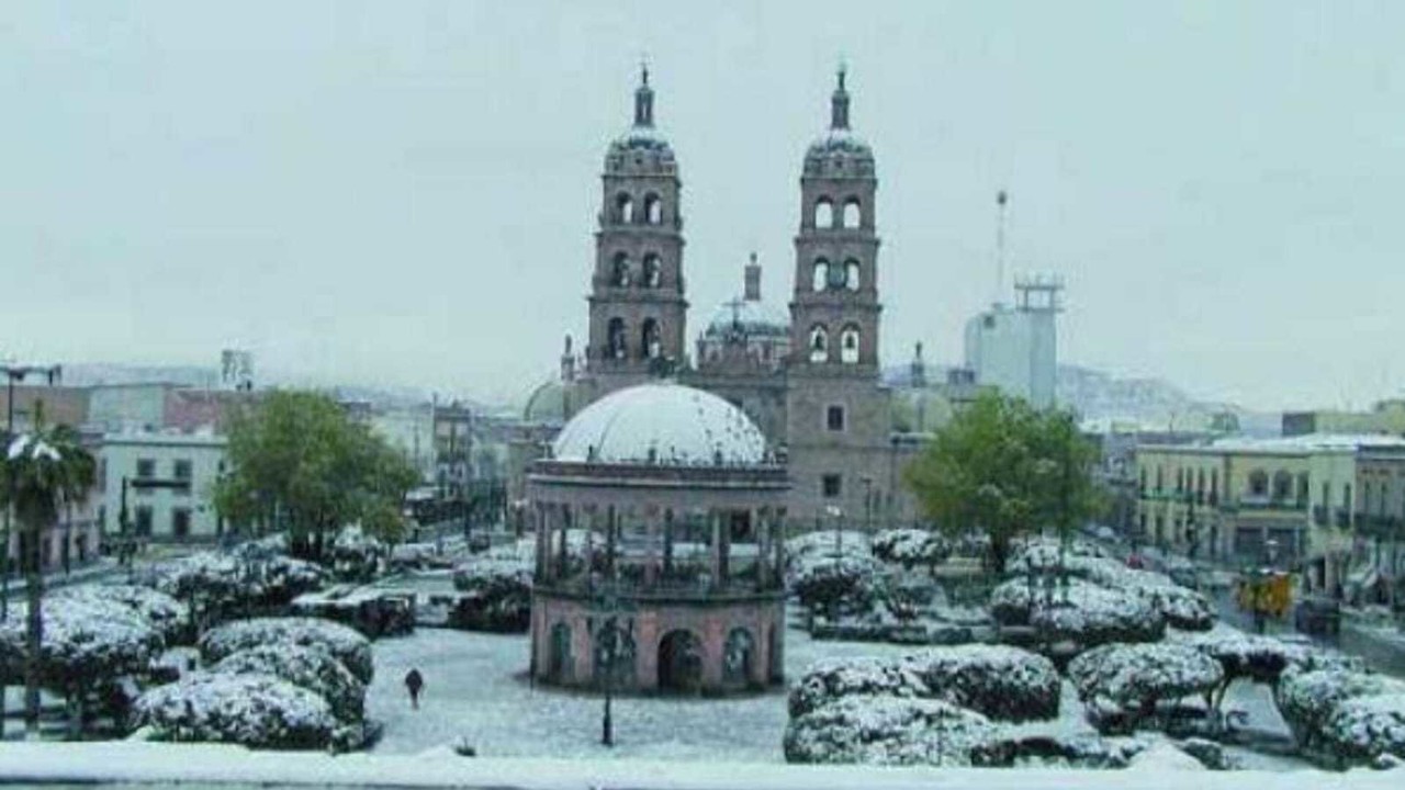 La segunda tormenta invernal que azota el norte del país, hace posible pensar en que haya probabilidades de una nueva nevada en la ciudad de Durango. Foto: Facebook/ Gobierno del Estado de Durango.