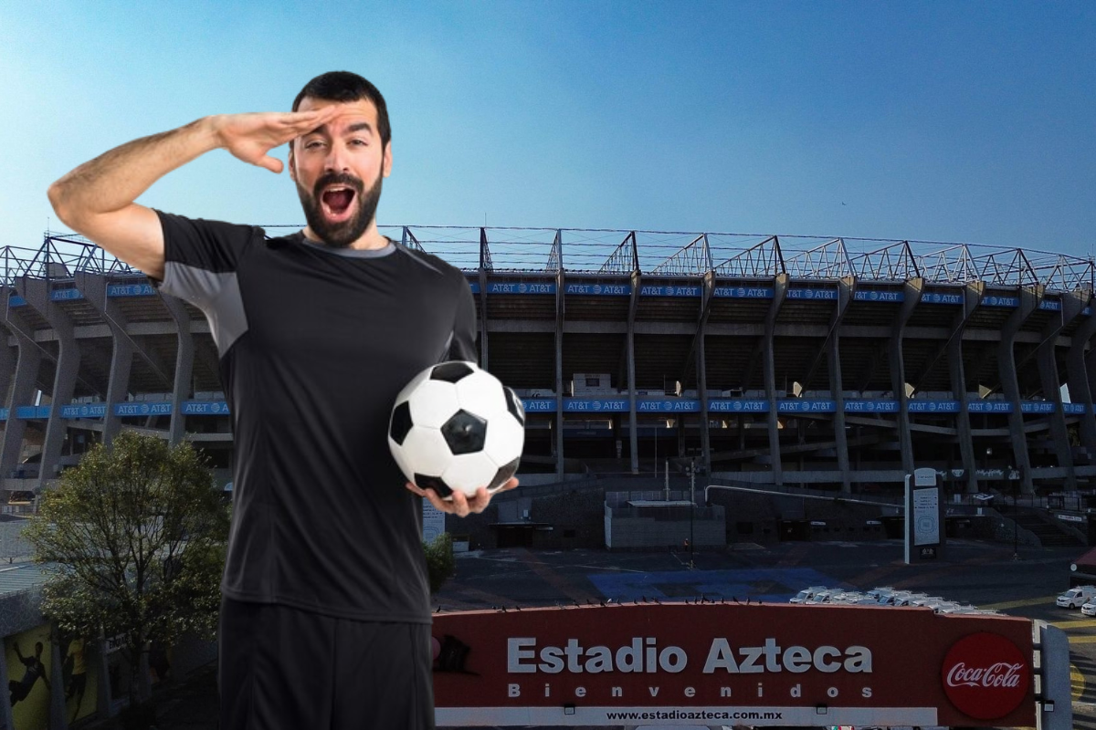 Fachada del Estadio Azteca con un hombre sosteniendo un balón al frente.     Foto: X (@PorEstoOnline) y Freepik, editada en Canva.