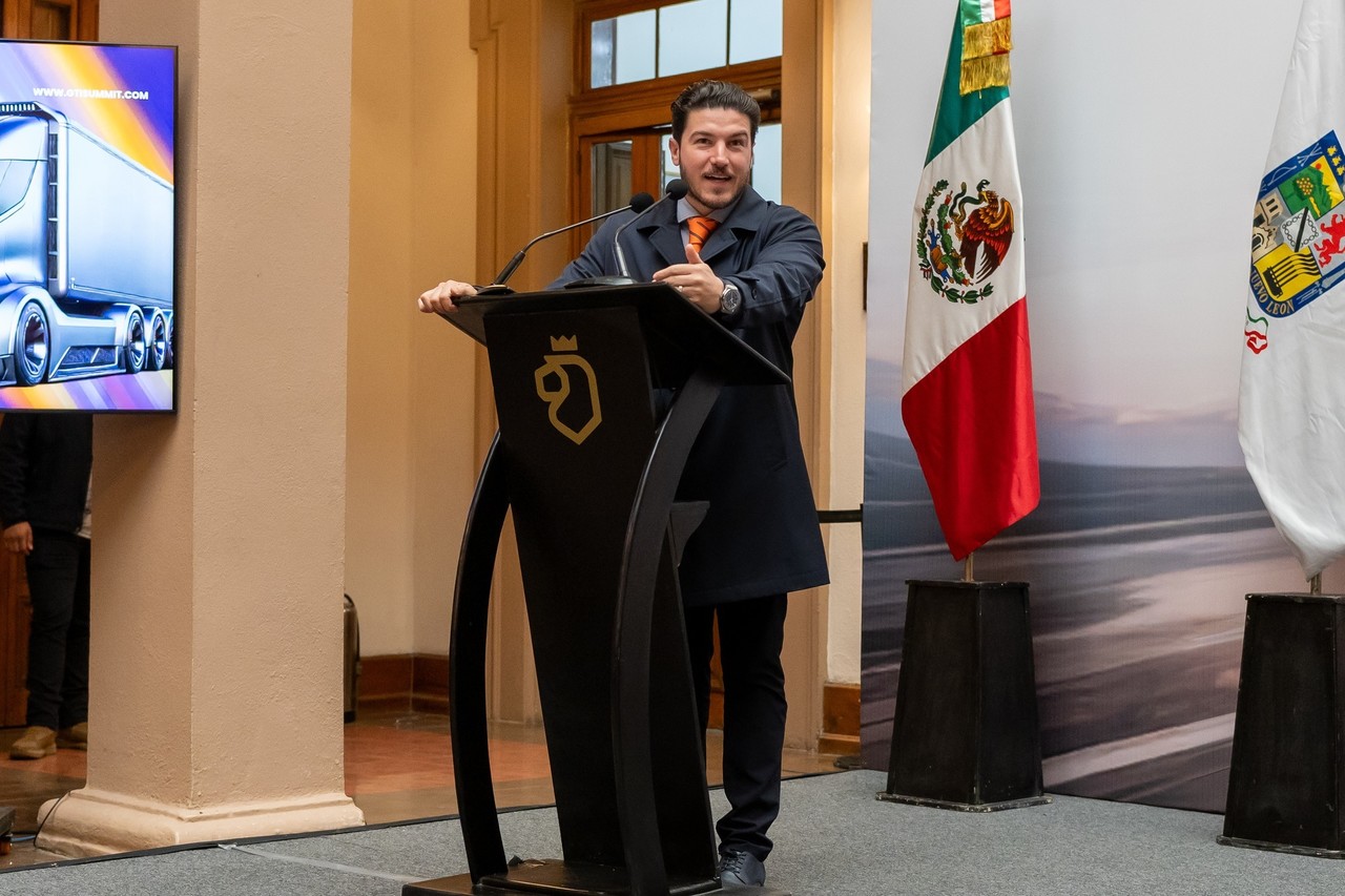 Samuel García en conferencia de prensa. Foto: Facebook Samuel García.