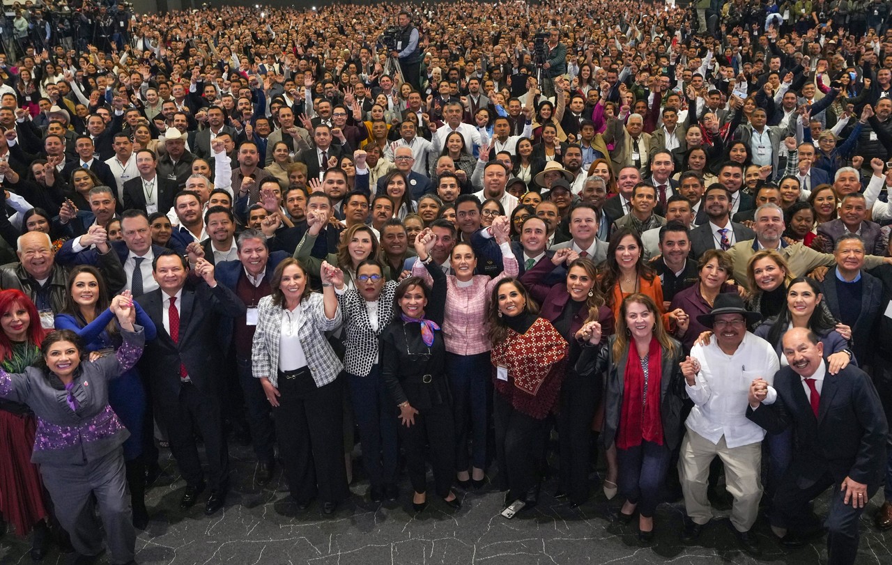 Alcaldesas y alcaldes de la entidad, participaron en el Encuentro Nacional Municipal. Foto de gobierno.