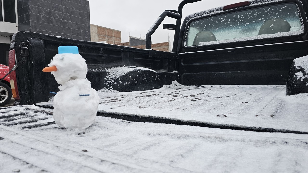 Además de la nevada registrada en la capital duranguense, hubo caída de nieve en otros municipios del estado. Foto: Luis Lozano.