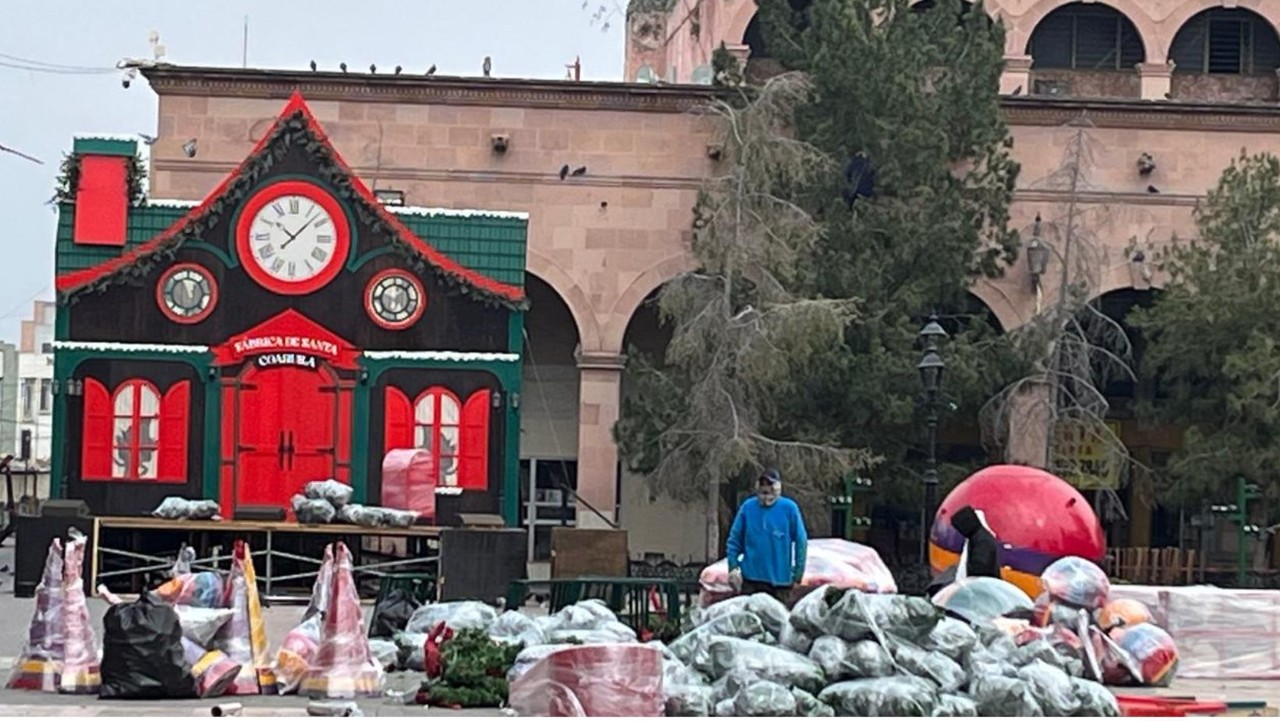 Ya se retiró la decoración navideña en Saltillo. (Fotografía: Claudia Almaraz)