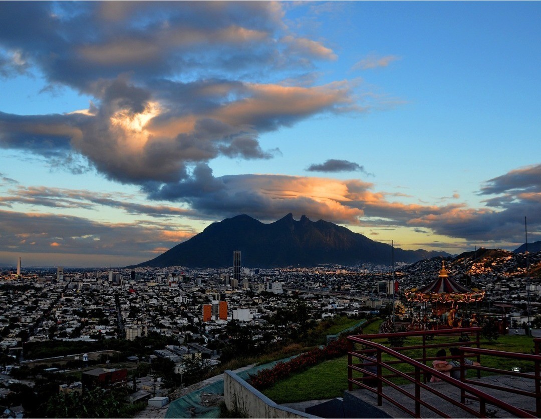 Área metropolitana de Monterrey principal foco de atracción para la inversión de Nuevo León. Foto: Canva.