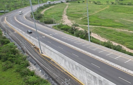 ¿Cuánto tiempo demoras desde Monterrey a Laredo, Texas por la Gloria- Colombia?