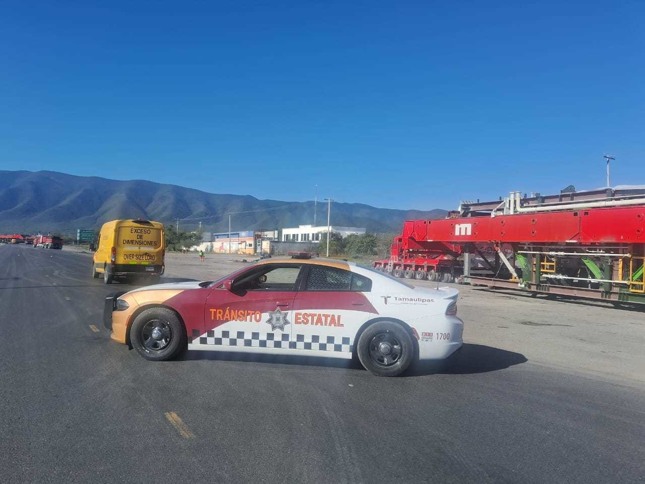 La Secretaría de Seguridad Pública del estado de Tamaulipas publicó una alerta vial ante el cierre de la carretera Rumbo Nuevo, debido al paso de unidades con carga de exceso de dimensiones. Foto: SSPT