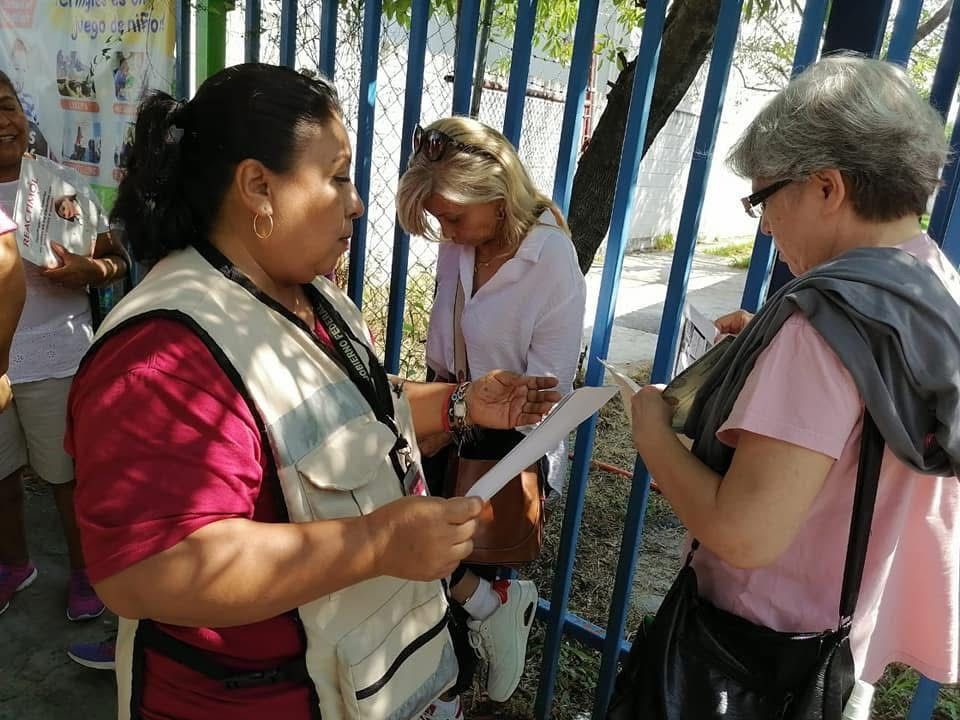 Mujeres haciendo fila para recibir su pensión del Bienestar. Foto: Bienestar Nuevo León