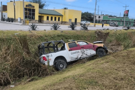 Policías de Tamaulipas vuelcan tras huír de ataque armado; reportan 3 elementos heridos