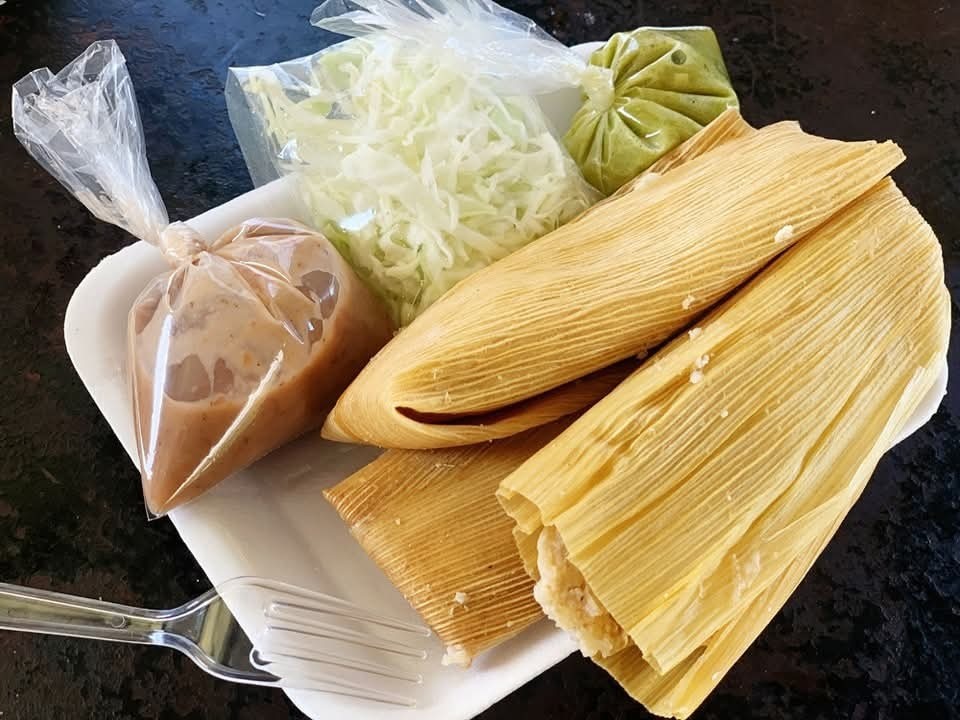 Tamales, frijoles y salsa. Foto: Posta Tamaulipas.