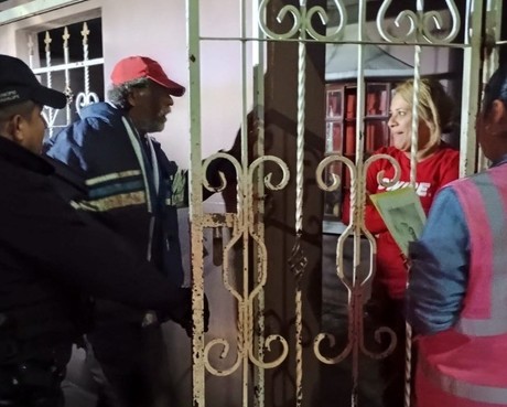 VIDEO | Policía de Guadalupe salva a hombre perdido durante meses en la calle