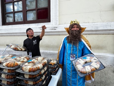 Venden roscas de reyes para recaudar fondos para centro de rehabilitación en Mérida