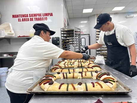 Así se elabora una rosca tradicional del Día de Reyes en Monterrey