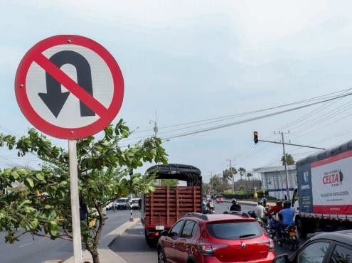 Vuelta en 'U' prohibida. Foto: Redes Sociales