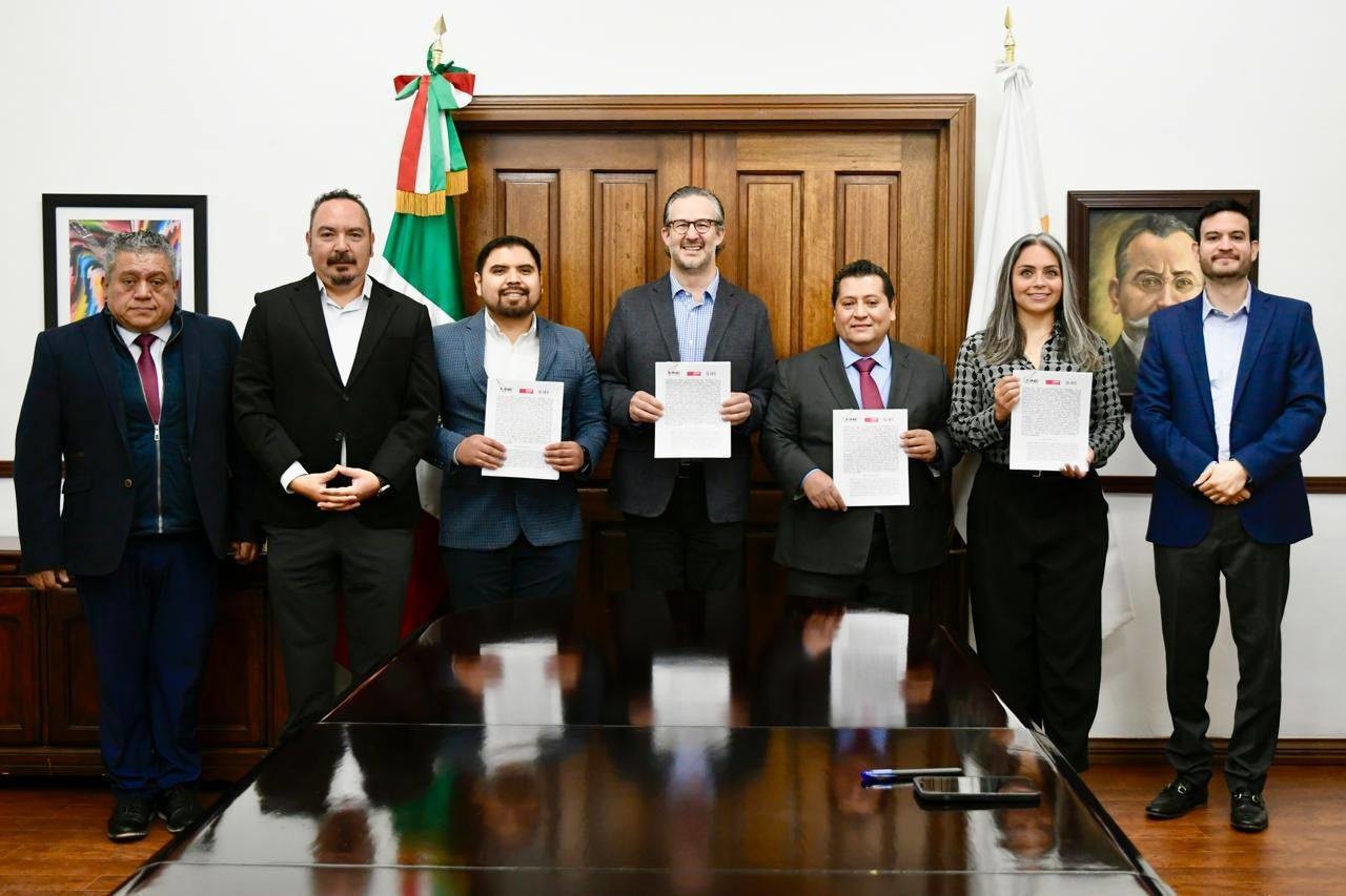 Firma convenio INE, IEC y Gobierno de Coahuila. Foto de IEC.