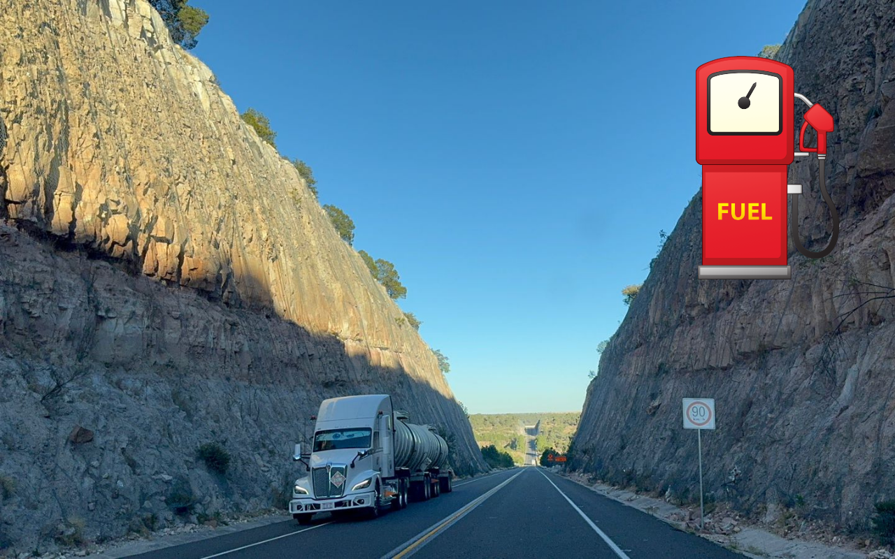 El consumo de gasolina de un auto compacto es una verdadera ventaja para viajar por la Supercarretera. Foto: Brenda García.