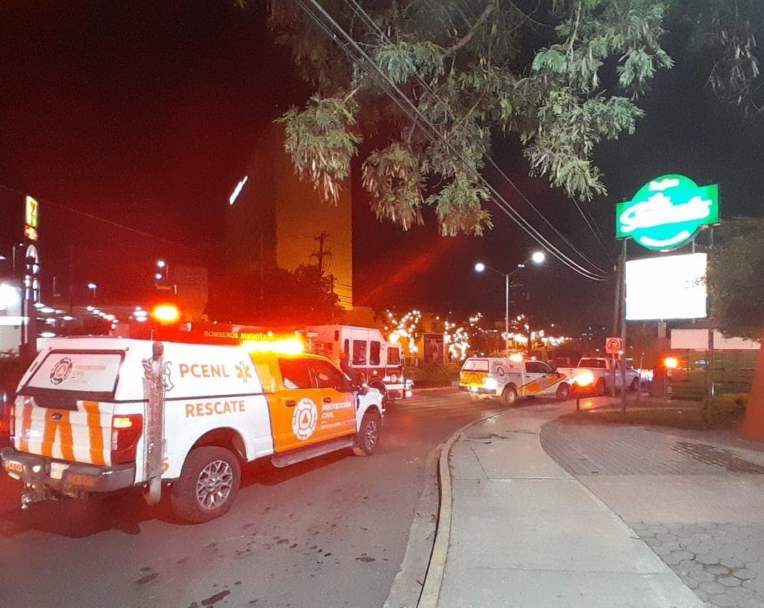 Al lugar acudieron elementos de Bomberos de Nuevo León y Protección Civil municipal. Foto: Protección Civil de Nuevo León.