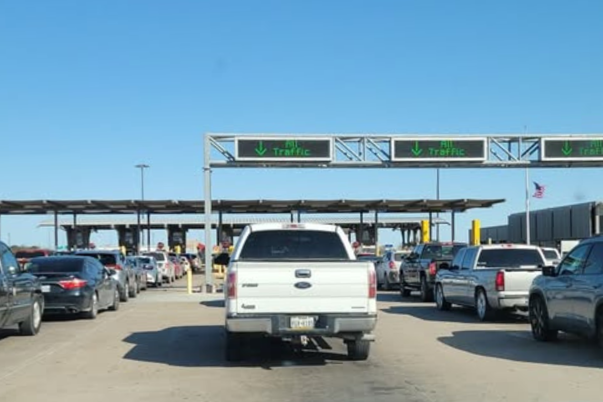 Así el tráfico en los Puentes Internacionales en Tamaulipas. Foto: redes sociales