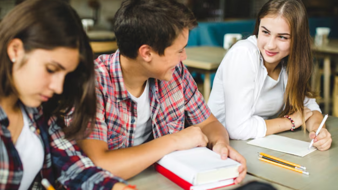 La beca Benito Juárez es parte de los apoyos del Bienestar y busca ayudar económicamente a todas y todos los estudiantes de educación pública.