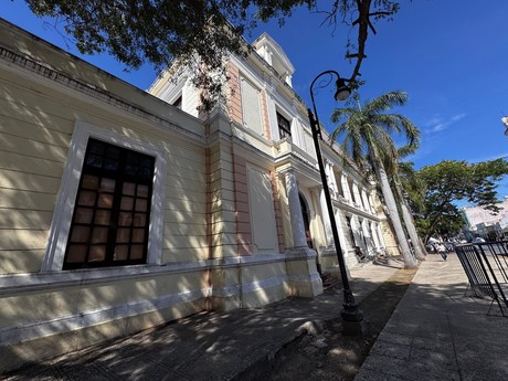 ¿Cuántos visitantes recibe el Museo de la Ciudad y por qué su interés en Mérida?