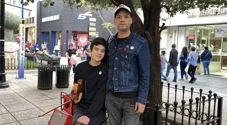 Huillo Vázquez busca a través de la música concientizar el autismo l VIDEO