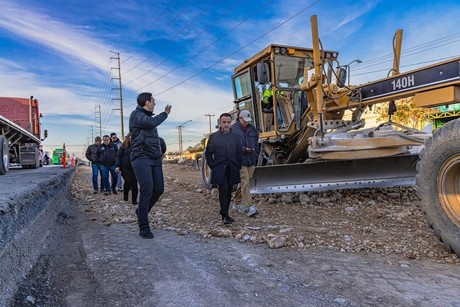 César Garza supervisa la ampliación de la carretera Apodaca - Agua Fría