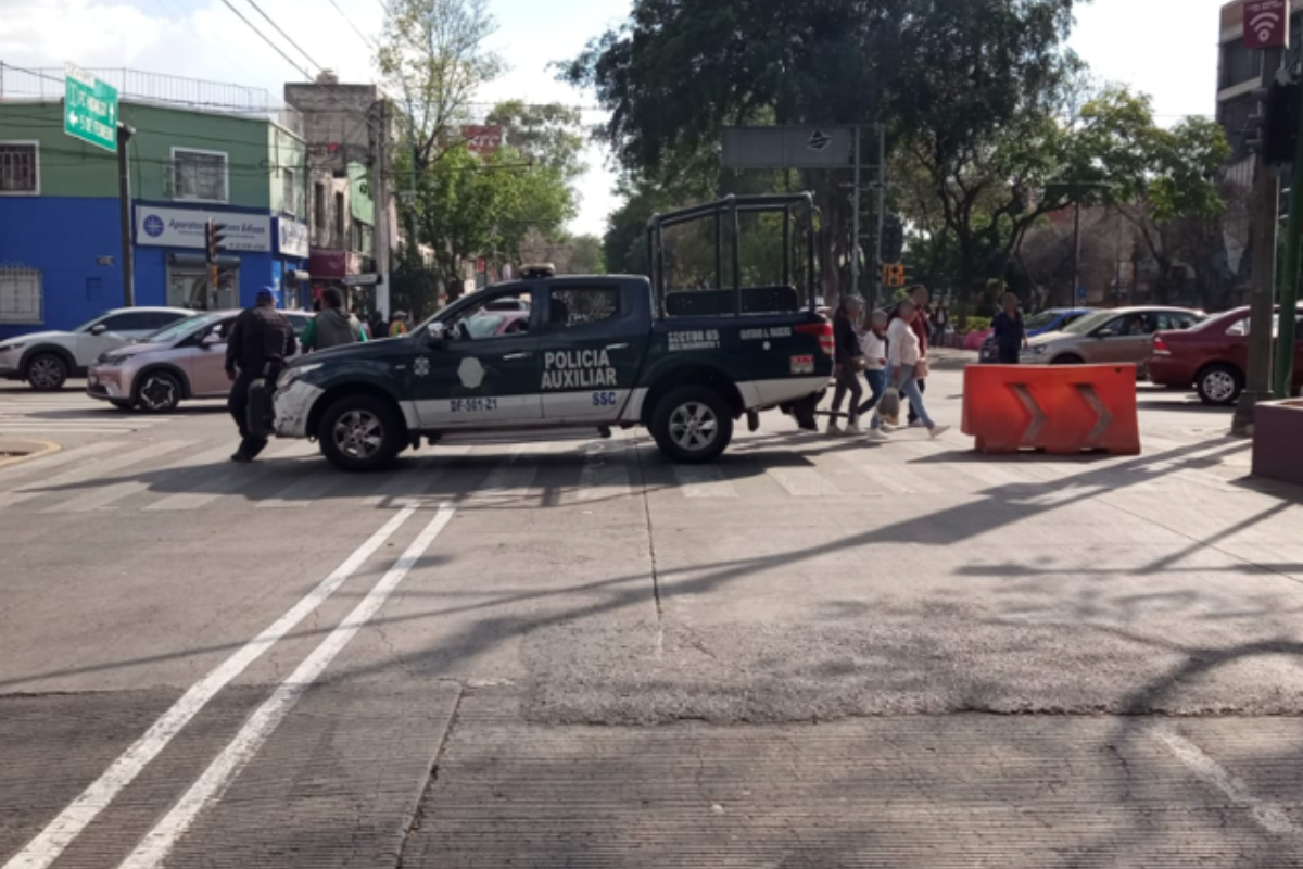 Calz. De Guadalupe cerrada por elementos de la SSC.    Foto: X (@OVIALCDMX)