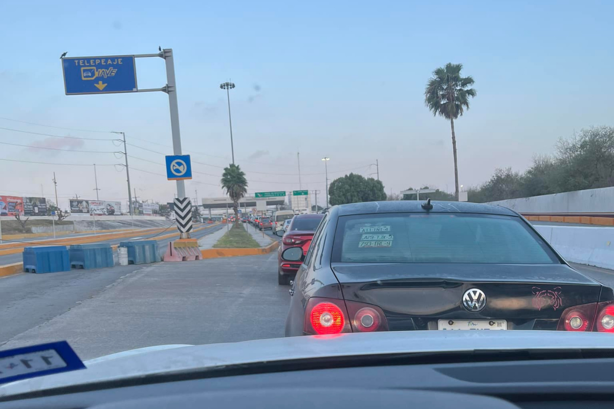 Este jueves, los tiempos de espera en los cruces hacia Laredo, Texas, varían dependiendo del puente. Foto: Redes sociales