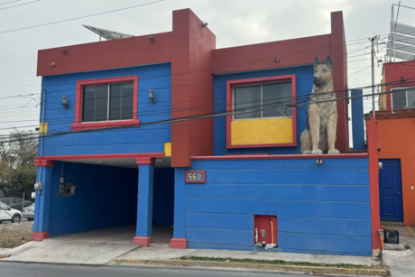 Cuánto cuesta hospedarse en la casa del perro gigante en AirBnB en San Pedro