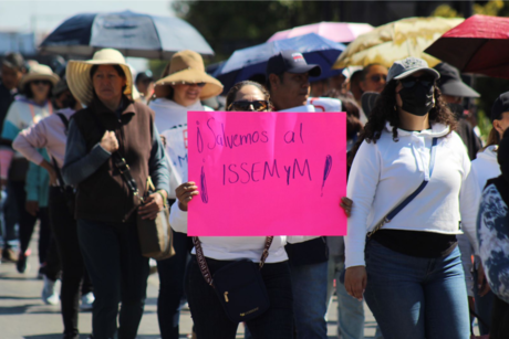 ISSEMyM sin medicamentos; pensionados protestan