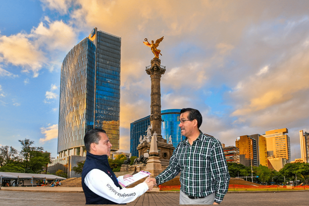 Capitalinos dándose la mano y Av Reforma. Foto: Cd Secreta y Gob CDMX edición en Canva