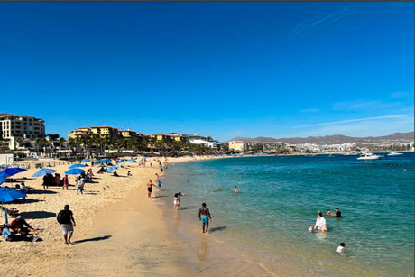 Playa El Médano en Los Cabos: Favorita de turistas y locales