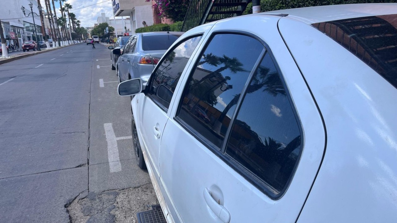 Vehículo con vidrios polarizados. Foto: Alejandro Ávila.