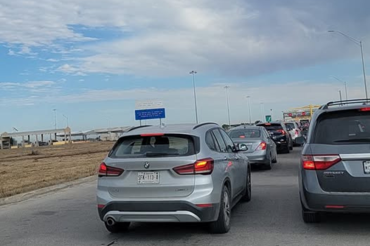 Así el tráfico en los puentes de Tamaulipas este sábado 01 de febrero. Foto: redes sociales