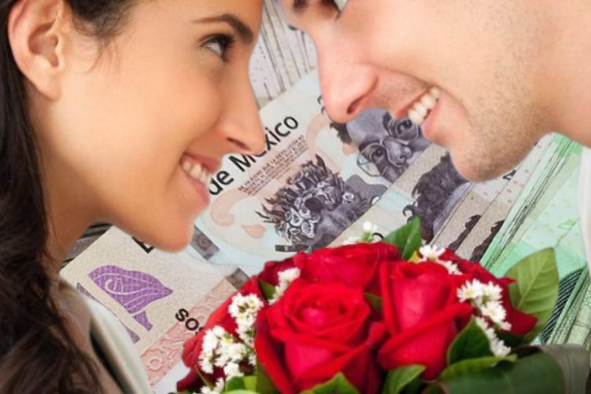 Fondo, dinero y pareja con un ramo de rosas. Foto: Freepik | Canva