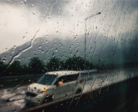 Frente frío trae lluvias y descenso en las temperaturas en Monterrey