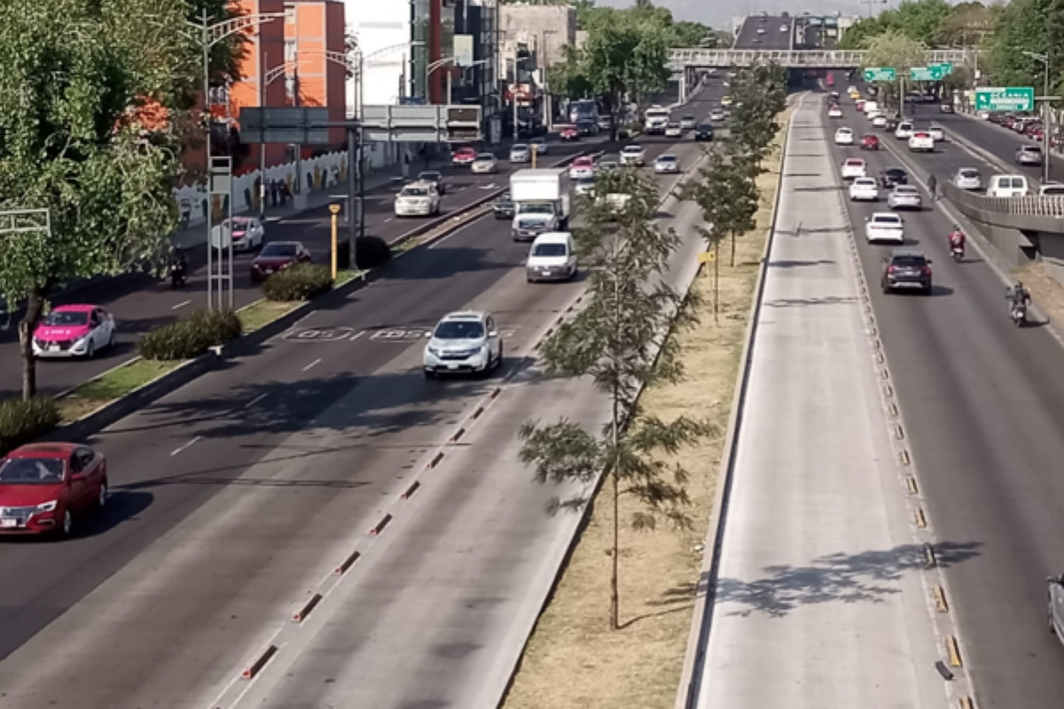 Carga vehicular en ambos sentidos de Francisco del Paso y Troncoso entre Viaducto Río de la Piedad en CDMX.    Foto: X (@OVIALCDMX)