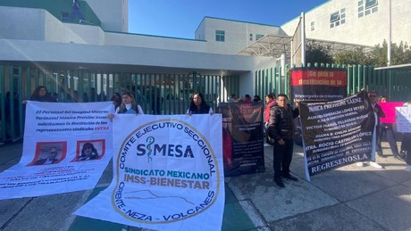 Bloqueo en Toluca; trabajadores de la salud se quejan por falta de insumos y 'hostigamiento'