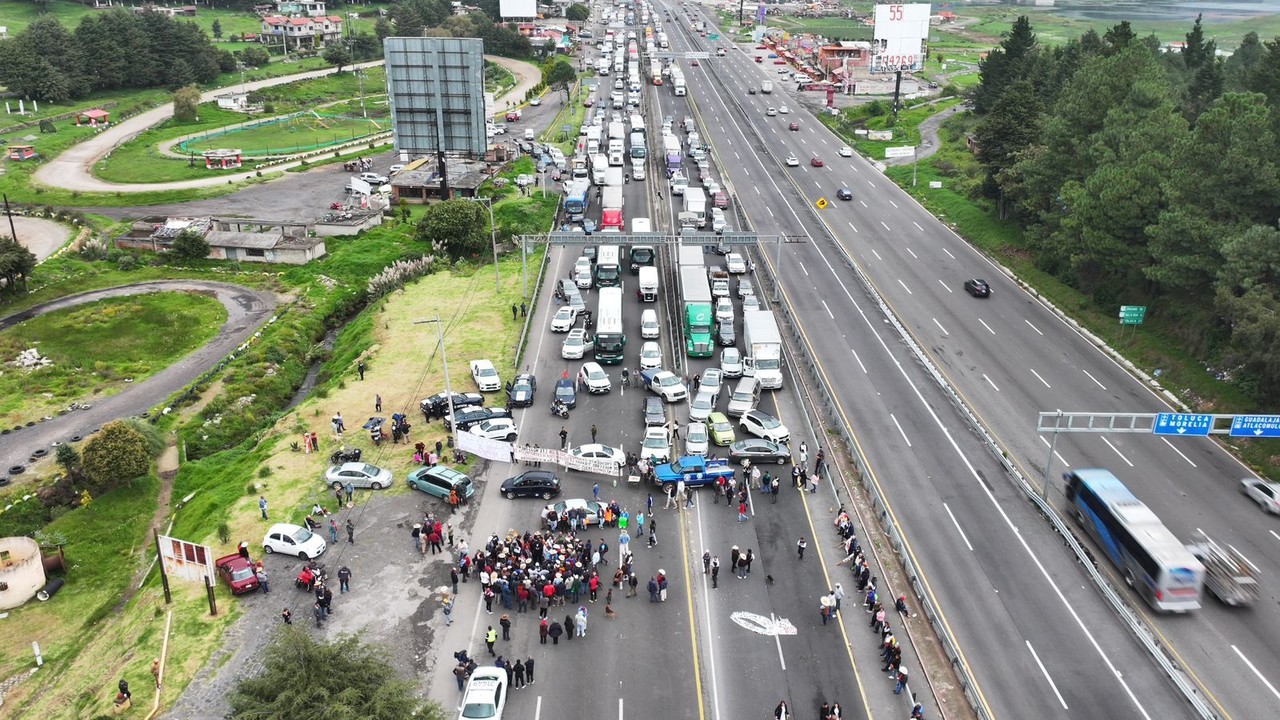 Los transportistas piden la intervención de la presidenta Claudia Sheinbaum ante la presunta fabricación de delitos. Imagen: Israel Lorenzana/POSTA