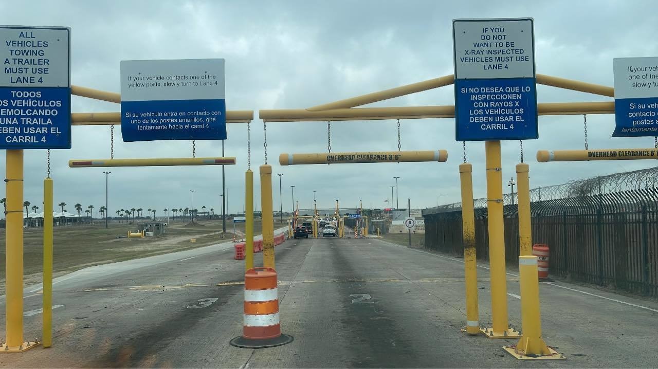 Las filas en los principales puentes internacionales que conectan México con Texas han registrado tiempos de espera variables este martes, con demoras de hasta una hora en algunos puntos de acceso. Foto: Redes sociales